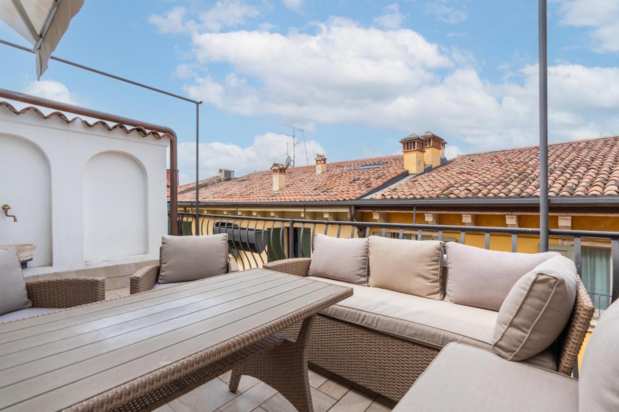 Domus Verona - Ampia Residenza Filippini A Pochi Passi Dall'Arena Екстер'єр фото